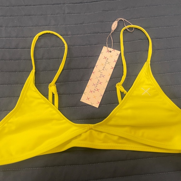 Sour Yellow Petite Top - Picture 2 of 4